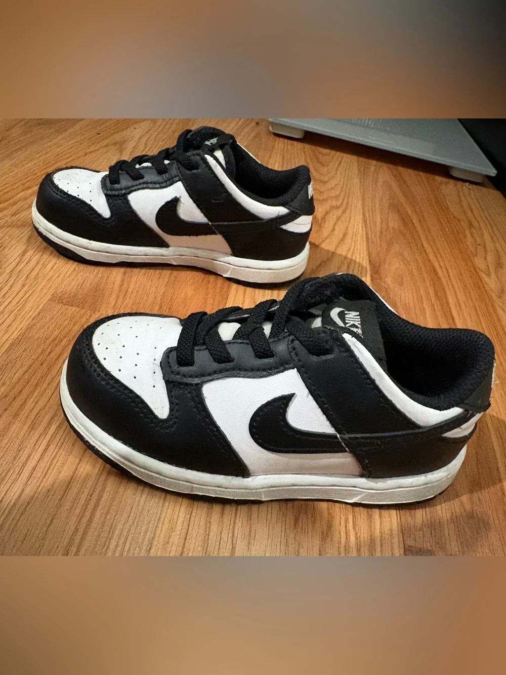 Nike Kids Black and White Low-Top Sneakers - Classic Two-Tone size 9c